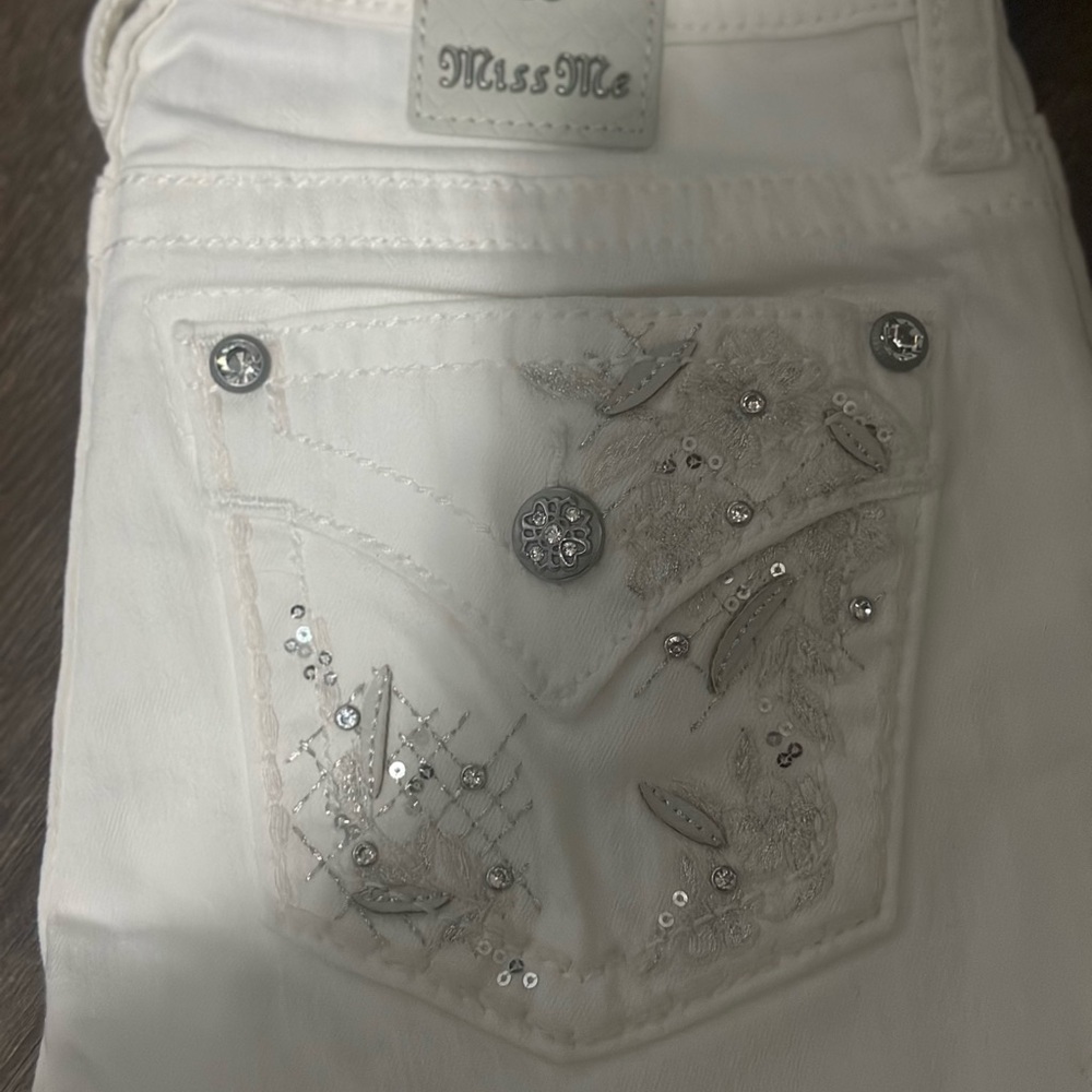 Miss Me White Straight Leg Jeans with Embellishments women size 25 - Picture 3 of 10